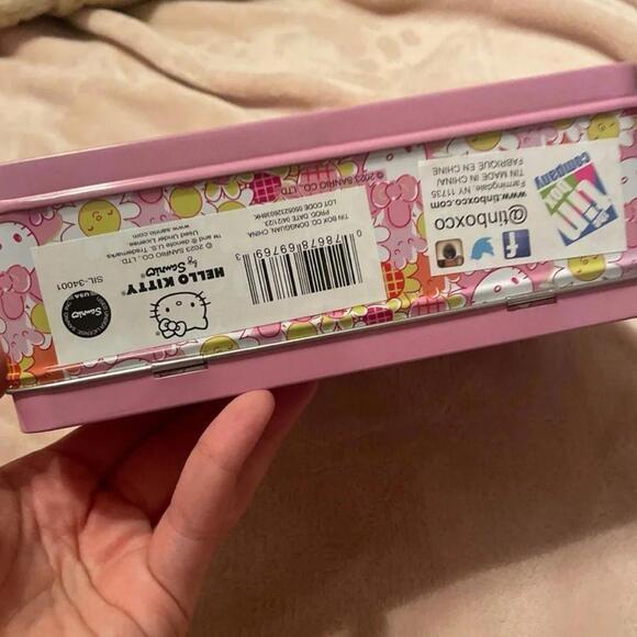 Sanrio Hello Kitty Tin Lunch Box - Picture 4 of 4